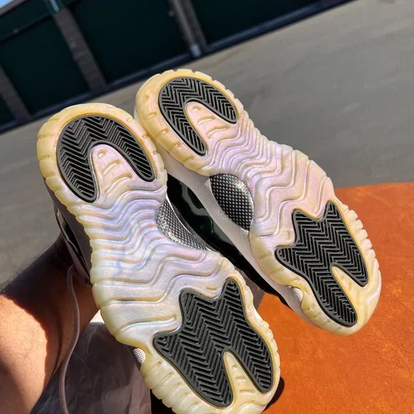 Nike Air Jordan 11 Retro Low BG Emerald White Sneakers 528896-145 Size 5Y - Picture 9 of 12